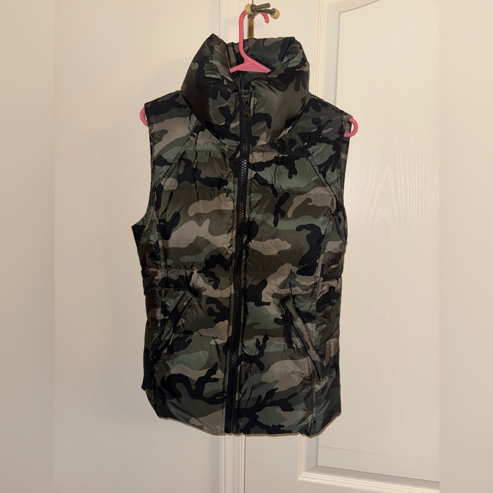 Sam.Women's Green Camo Freedom Vest Sz L In Olive Camo. Like New!